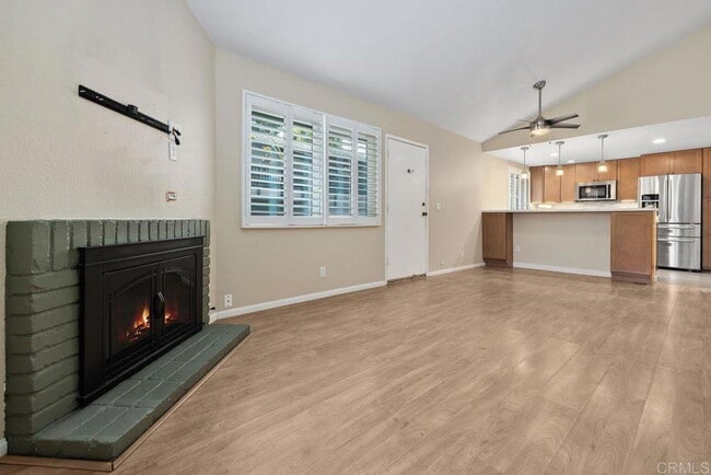 Building Photo - "Chic La Jolla 1BR Retreat: Spacious 710 S...