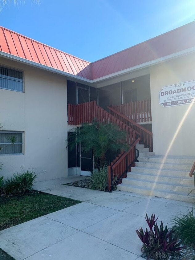 Primary Photo - Huge two bedroom two bath condominium 55+
