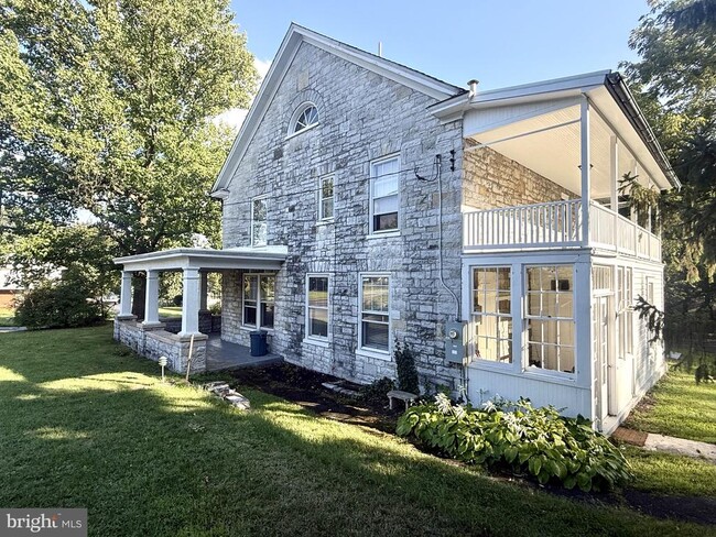 Building Photo - 135 Fort Loudon Rd