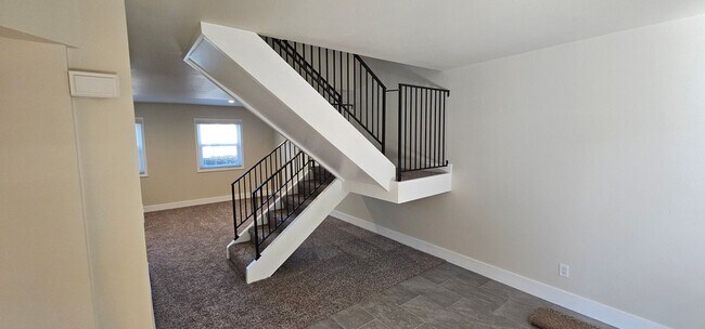 Building Photo - EL CAJON - ROYAL GARDENS - Nice Updated 3 ...