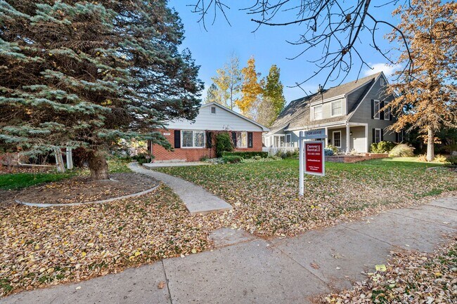 Building Photo - Beautiful Observatory Park Three Bedroom!
