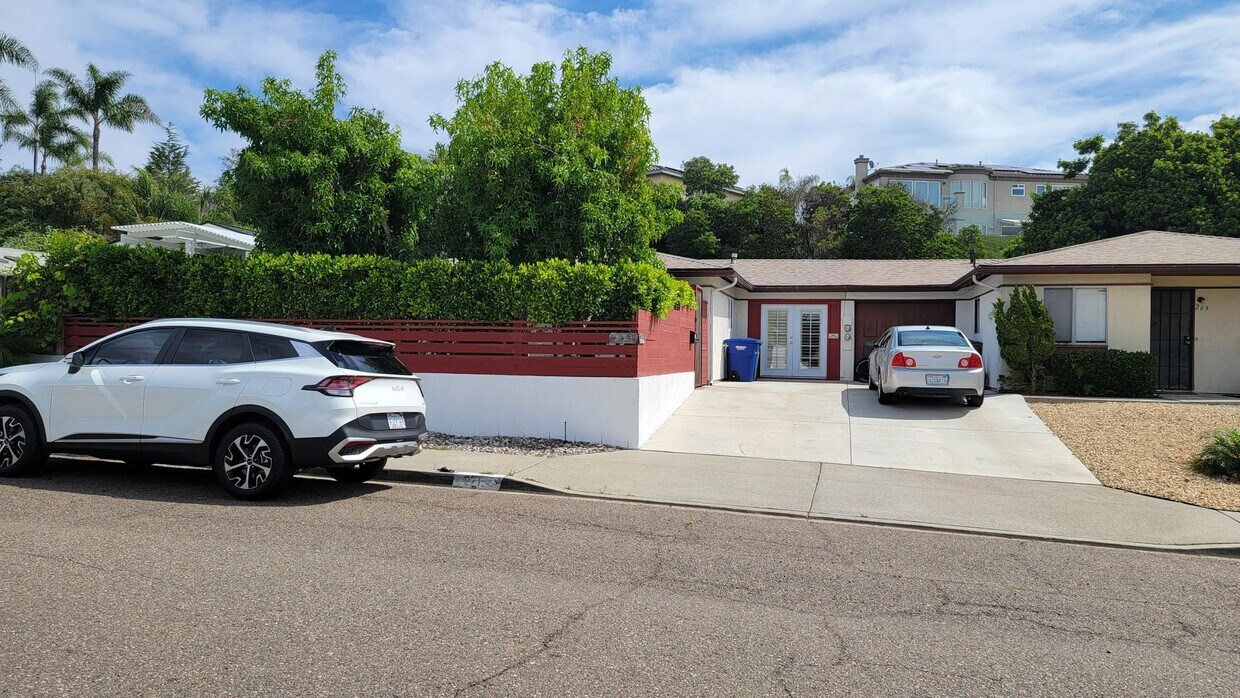 Primary Photo - Encinitas - 4Bed/2 Bath - Close to schools...
