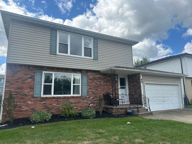 Building Photo - 45 Lemans Dr