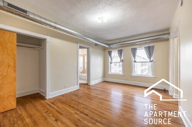 Foto del edificio - 2712 N Milwaukee Ave