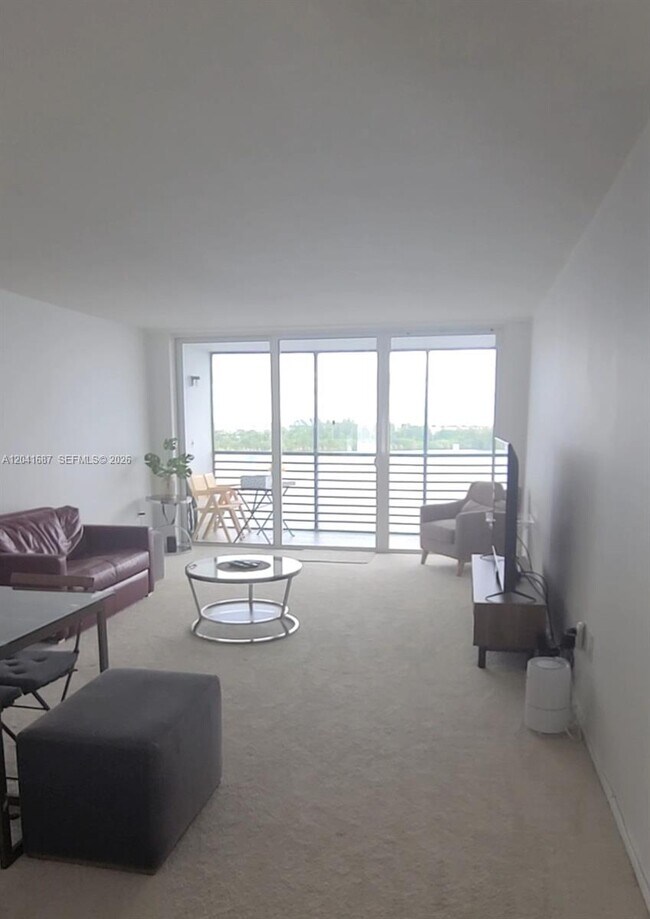 Building Photo - 1075 NE Miami Gardens Dr