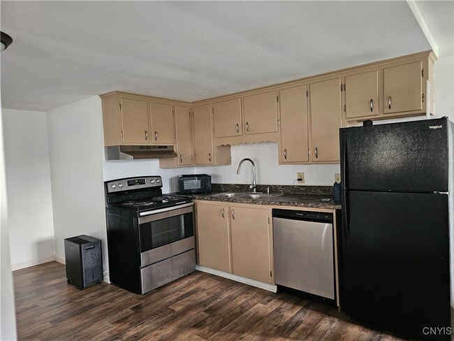 Building Photo - 25 Elm St