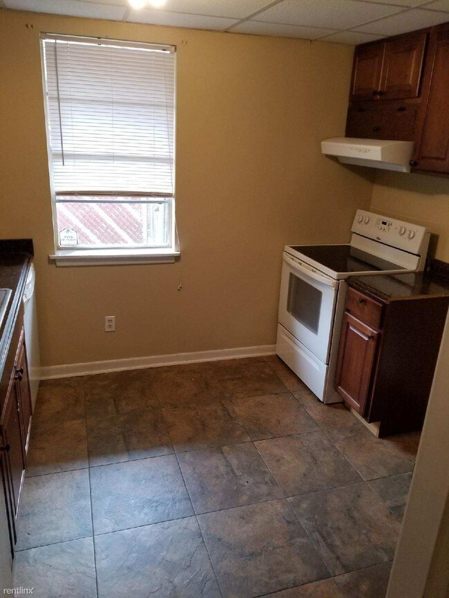 Building Photo - 3 br, 3 bath Apartment - 809 Phlox Ave