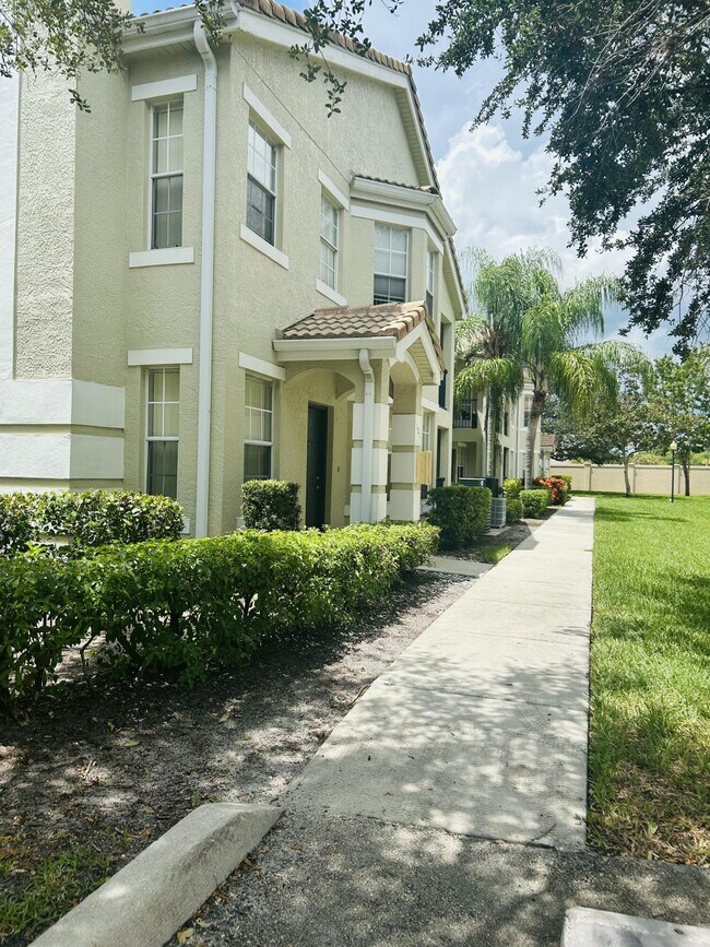 Building Photo - 166 SW Peacock Blvd