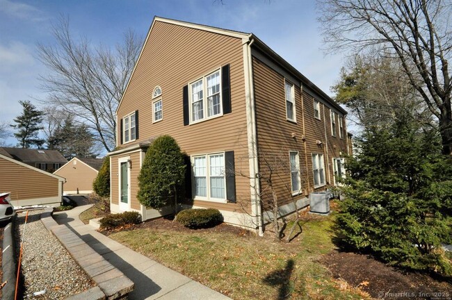 Foto del edificio - 37 Newberry Ln