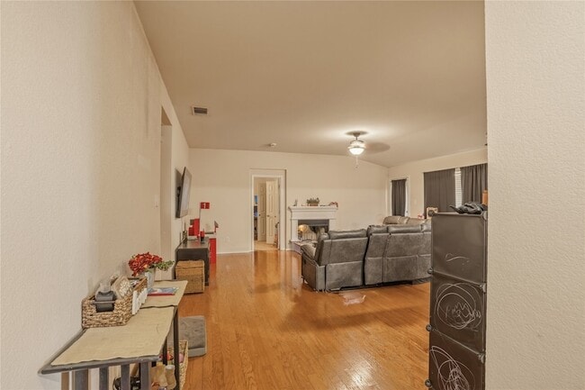 Building Photo - 3825 Cane River Rd