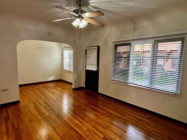 Building Photo - Large Private 1 Bed/ 1 Bath-Bankers Hill