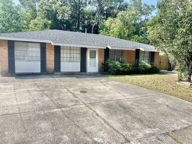 Building Photo - 281 Cardinal Dr