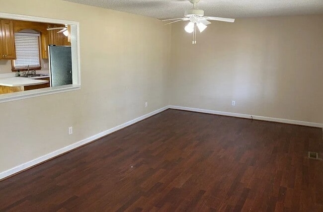 Foto del edificio - 324 Microwave Tower Rd