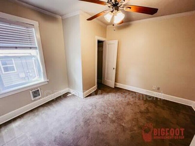 Building Photo - 933-937 12th Ave. Triplex