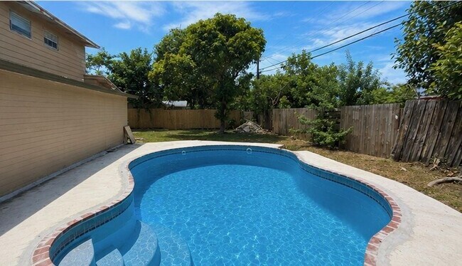 Foto del edificio - 5381 NW 12th St