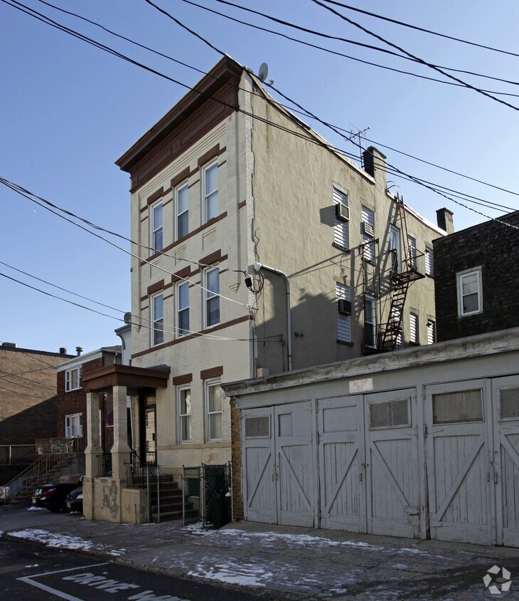 Building Photo - 411 19th St
