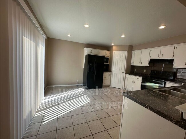 Building Photo - 9637 Hefner Village Blvd