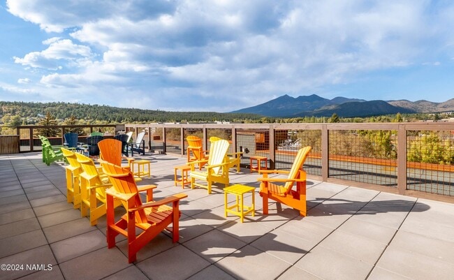 Photo - 207 S Beaver St Townhome