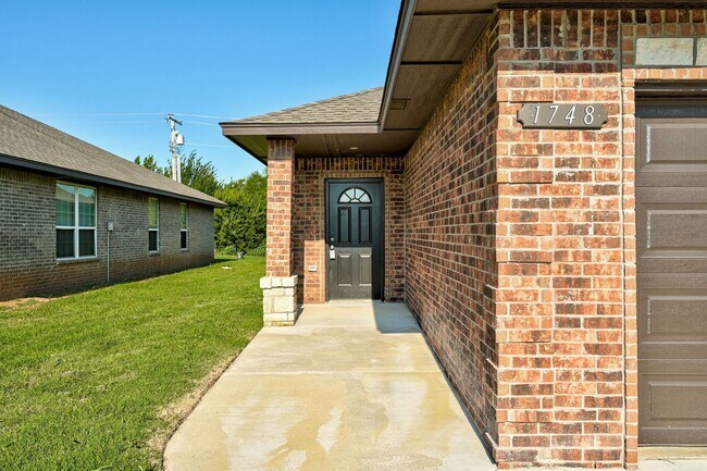 Foto del edificio - Charming Duplex in El Reno!