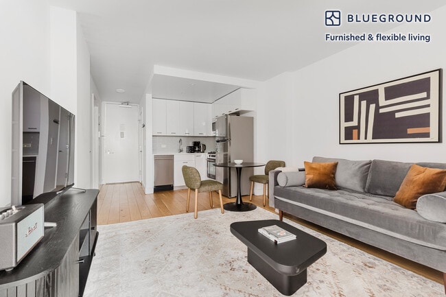 Building Photo - 230 E 44th St