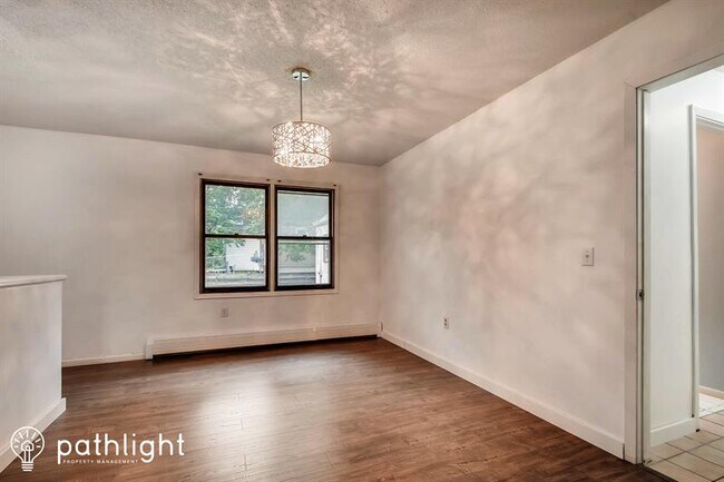 Building Photo - 3218 N Washburn Ave