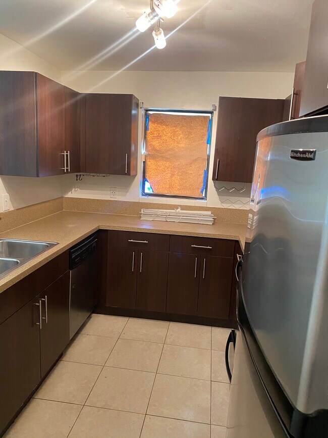 Building Photo - 4088 N Pine Island Rd