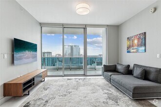 Building Photo - 200 Biscayne Blvd Way