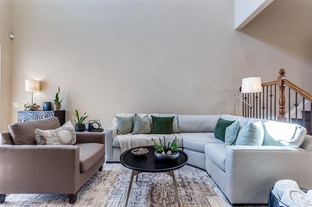 Foto del edificio - 14725 Stanford Ct