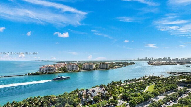 Foto del edificio - 100 South Pointe Dr