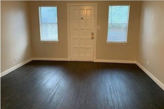 Building Photo - Cozy 2 Bed, 2 Bath Home in Vibrant Old Eas...