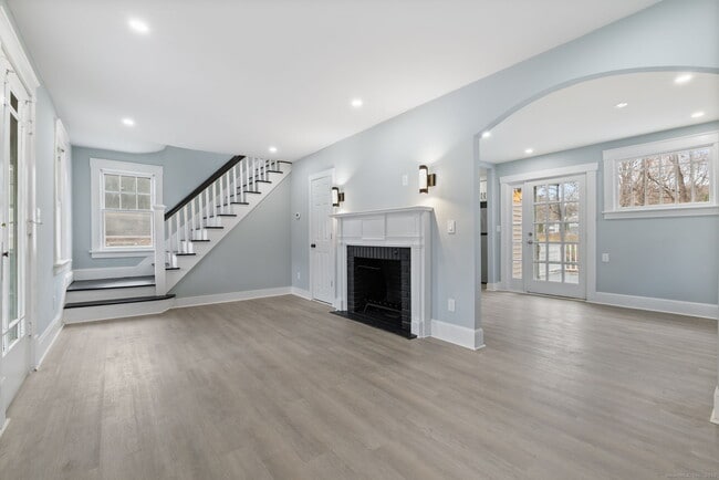 Building Photo - 19 Henry St