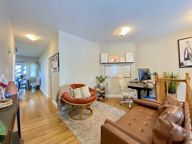 Foto del edificio - 512 E 3rd St