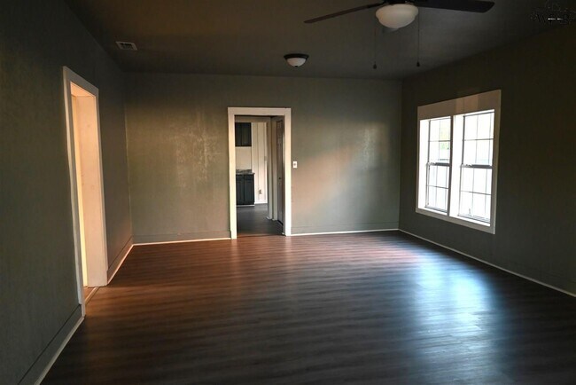 Building Photo - 2121 Ave I