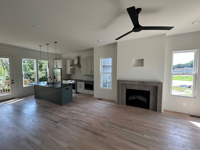 Building Photo - Amazing New Construction in North Nashville!