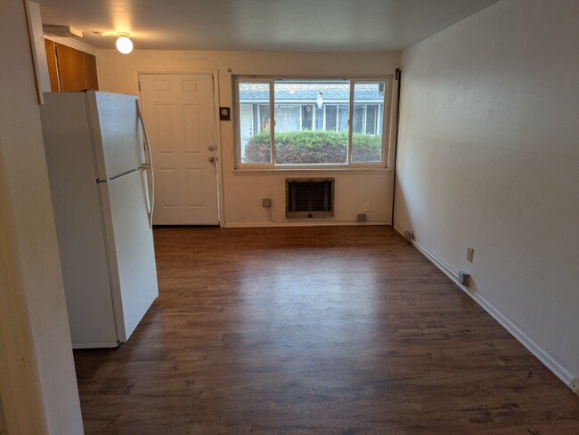 Building Photo - 6542 Ravenna Ave NE
