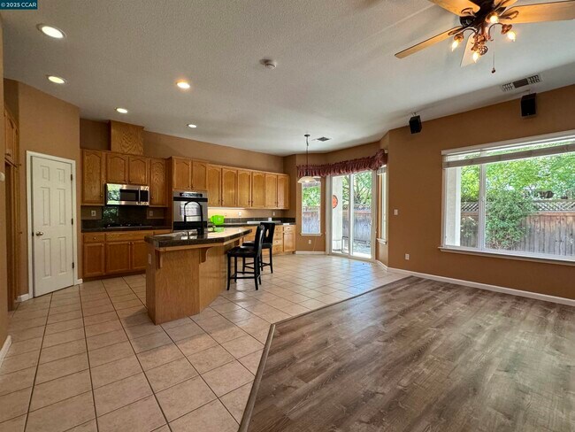 Building Photo - 1174 Krona Ln