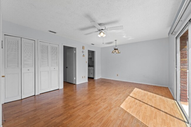 Building Photo - 3035 George Mason Ave