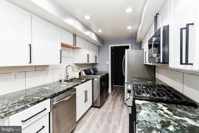 Building Photo - 10208 Prince Pl