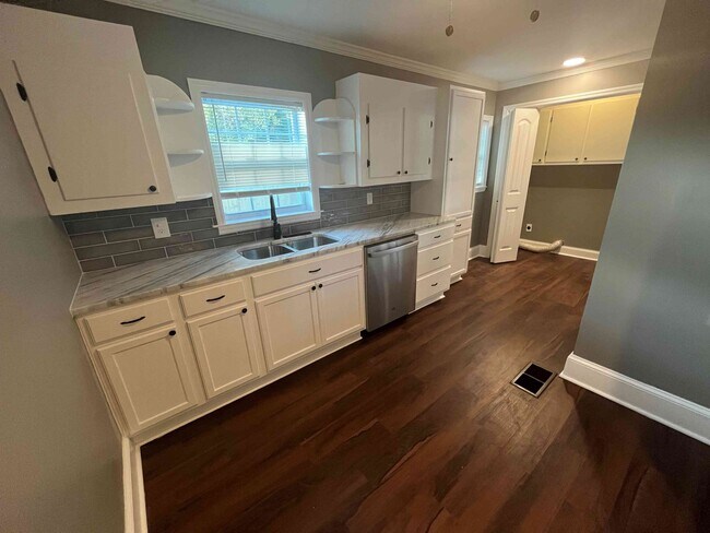 Foto del edificio - 1509 Buena Vista Cir SE