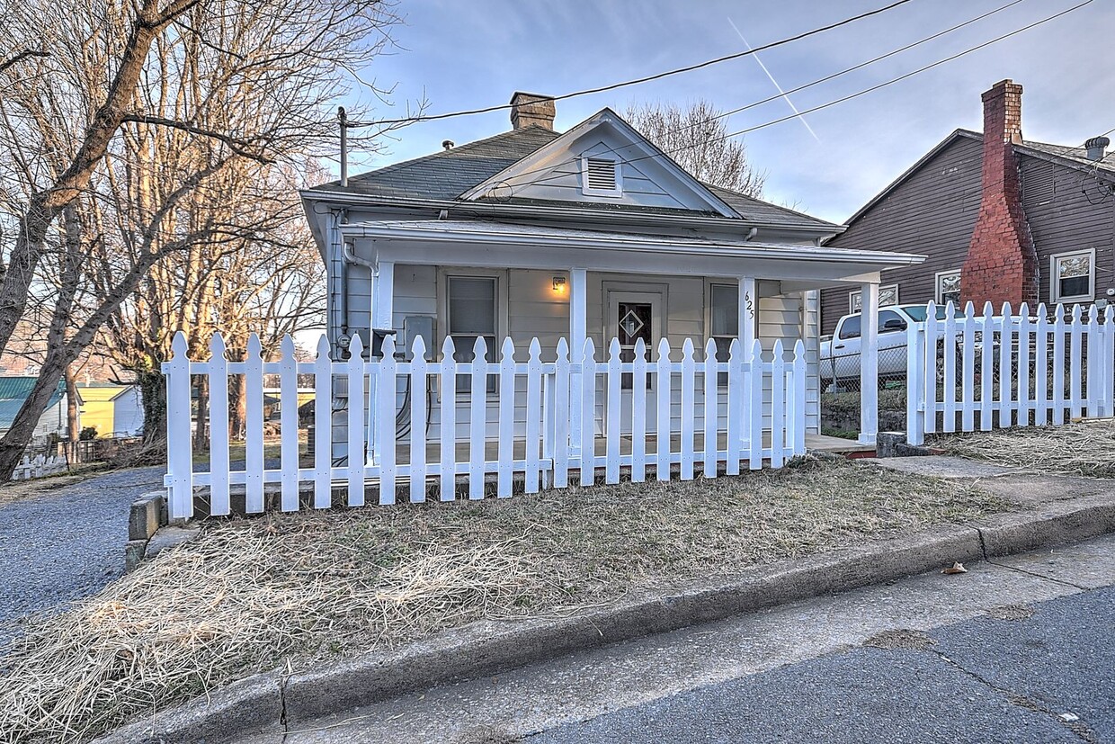 Primary Photo - 2 Bedroom 1 bath Johnson City TN