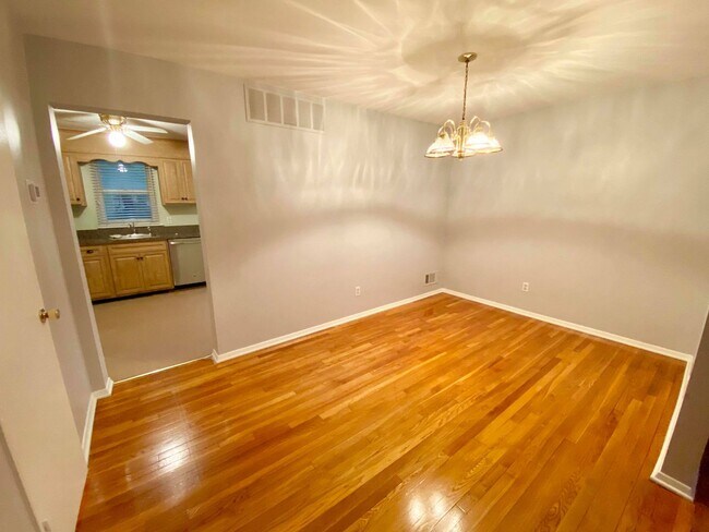Building Photo - 3D HOME: Beautifully-Maintained 2bedroom N...