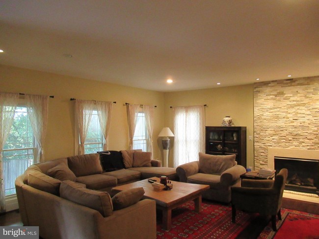 Building Photo - 13342 Regal Crest Dr