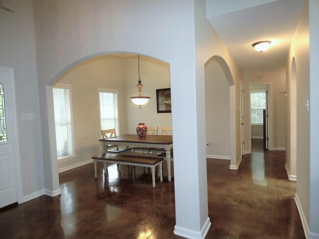 Building Photo - 2385 Sinai Dr