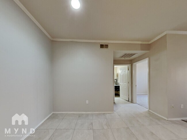 Foto del edificio - 5401 E Van Buren St