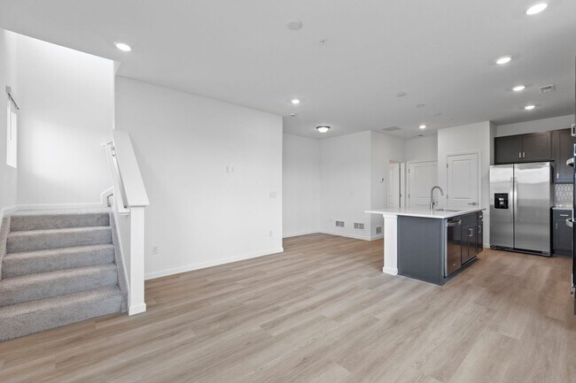 Building Photo - ***$500 off Move-In Special if moved in by...