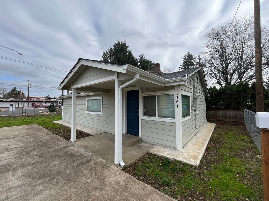 2 Bed 1 Bath home in Powellhurst-Gilbert! In Unit Laundry and Private yard! - 2 Bed 1 Bath home in Powellhurst-Gilbert! In Unit Laundry and Private yard!