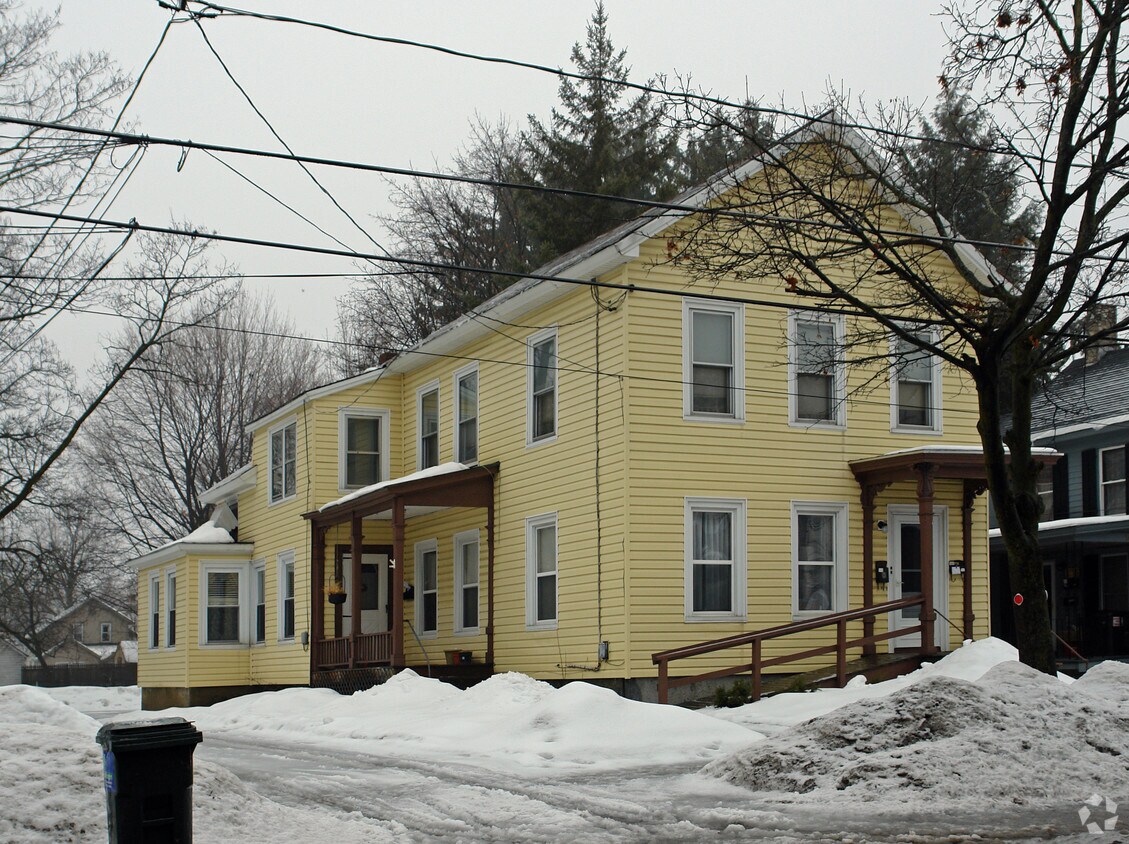 Primary Photo - 140 Bay St