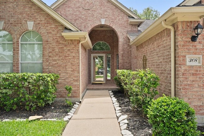 Building Photo - 308 Green Cedar Dr