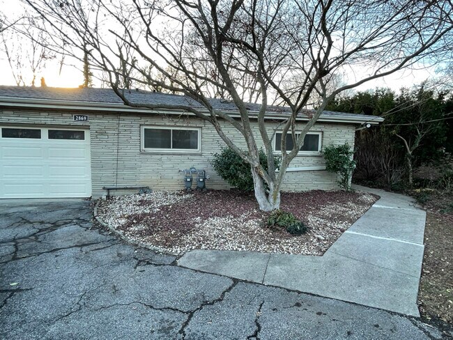 Building Photo - 2869 Charing Rd