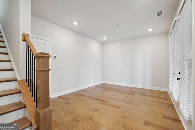 Building Photo - 410 Townly